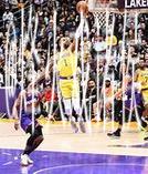 浓眉35分詹皇21+8 湖人上演22分惊天逆转力克太阳